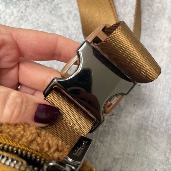 Lululemon Everywhere Belt Bag Burnt Caramel - Picture 7 of 9